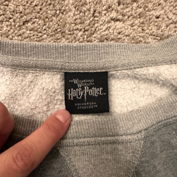 NWOT UNIVERSAL STUDIOS HARRY POTTER WORLD SLYTHERIN SWEATSHIRT IN SIZE LARGE - Picture 3 of 5